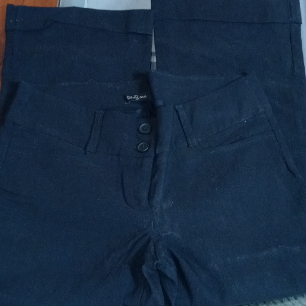 Twenty one black Capri stretch pants used